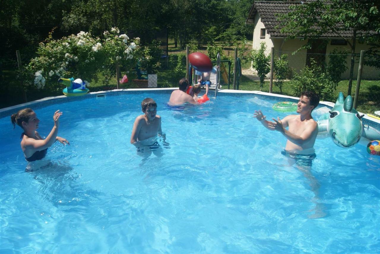 Camping Les Arbois 호텔 Montjay  외부 사진